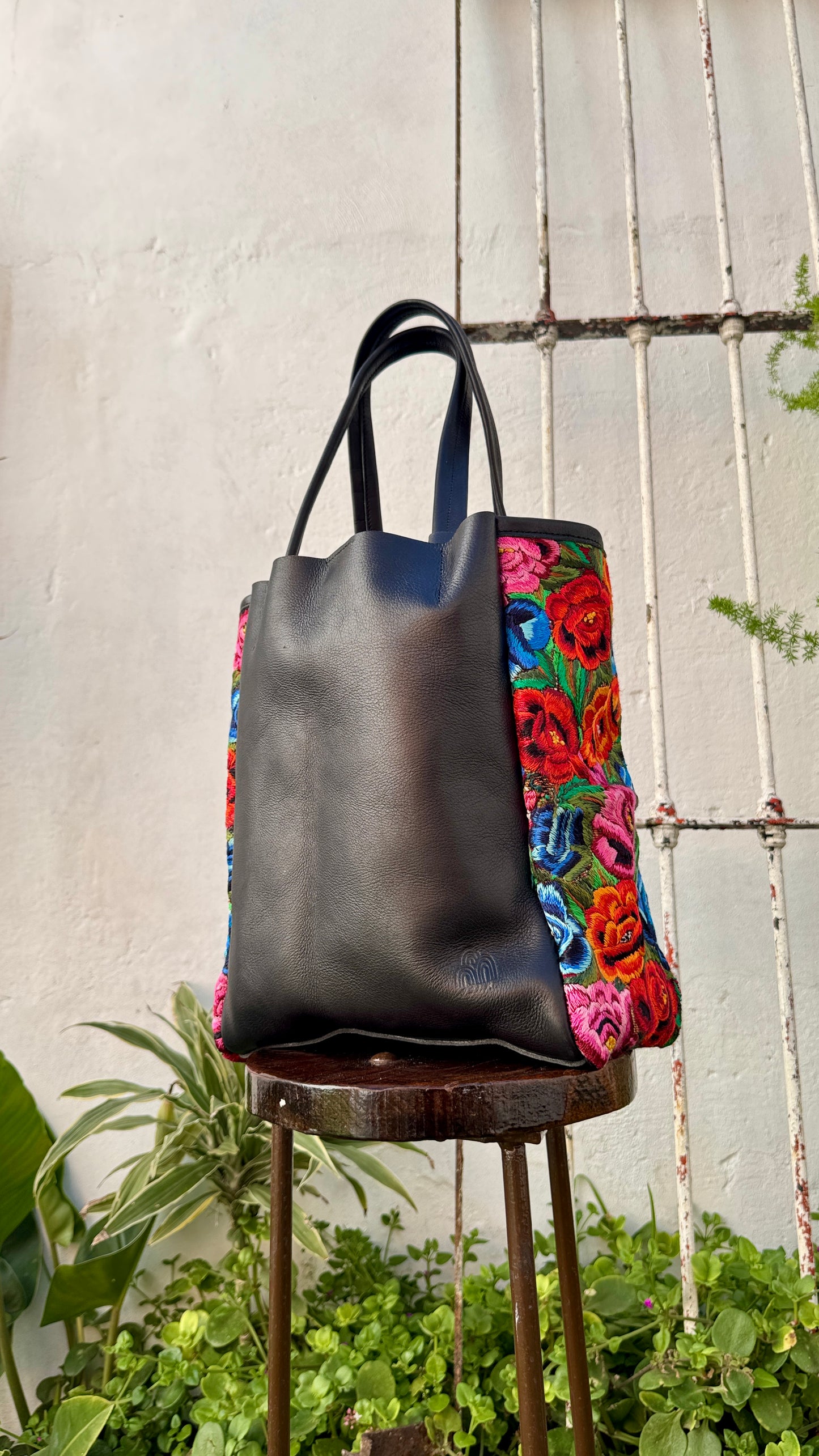 NEW! Huipil Tote Bag Lucy in Black 3
