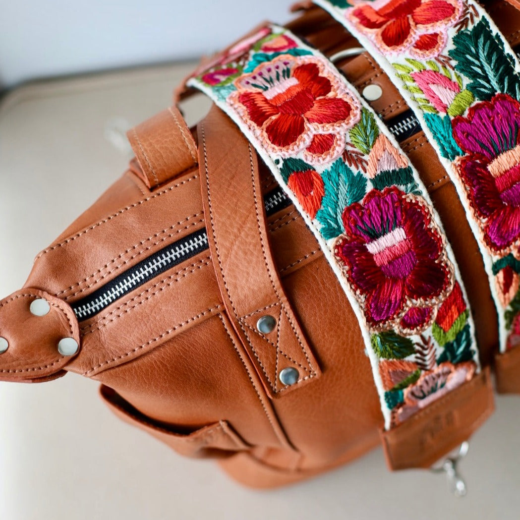 Mochila Teté + 2 Correas Cortas Praga en Caramelo