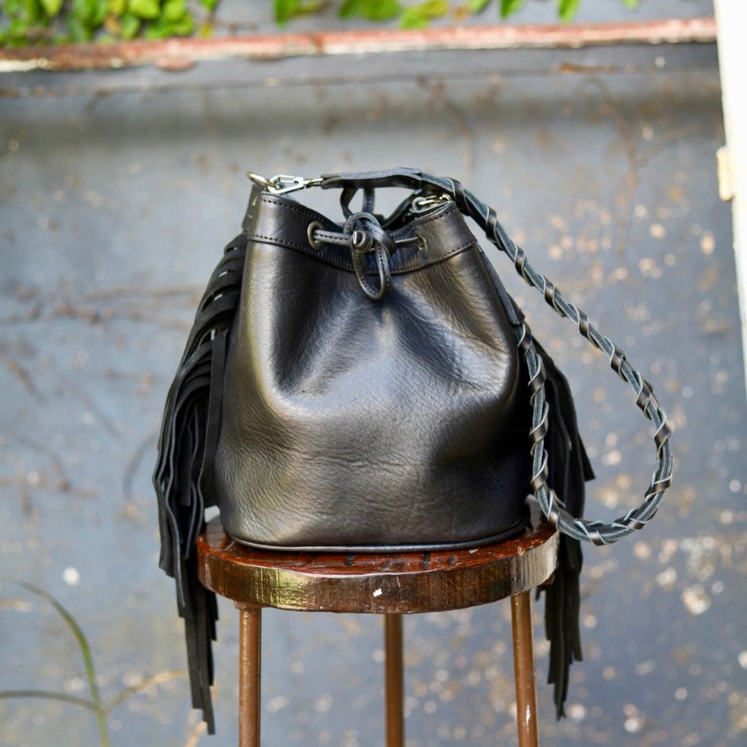 Bucket Bag Elsa in Black - ALL LEATHER