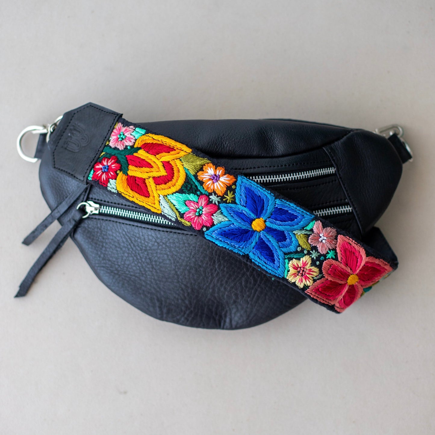 Emma Sling Bag + Los Ángeles Strap in Black