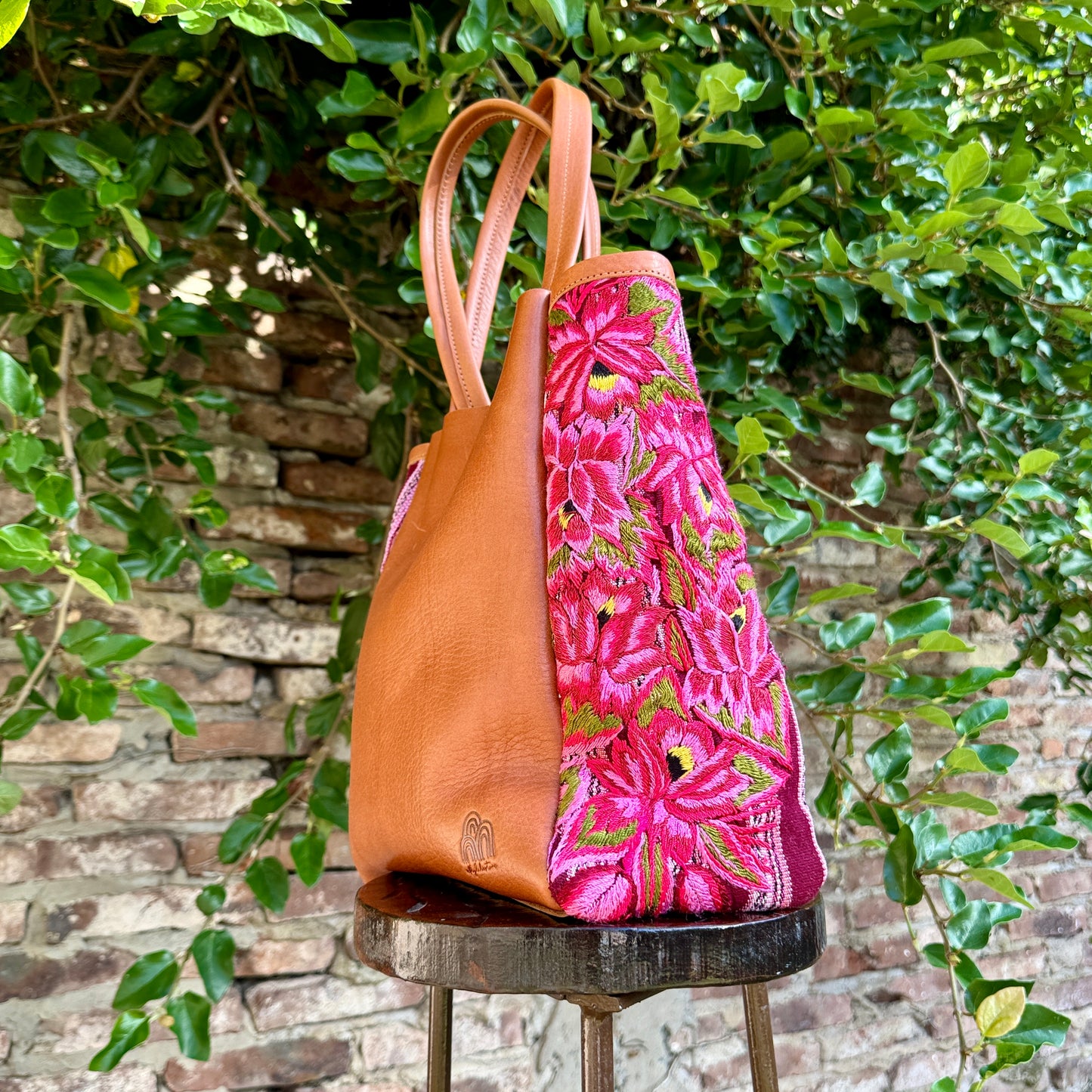Tote Bag Lucy + Huipil en Cuero Caramelo 7