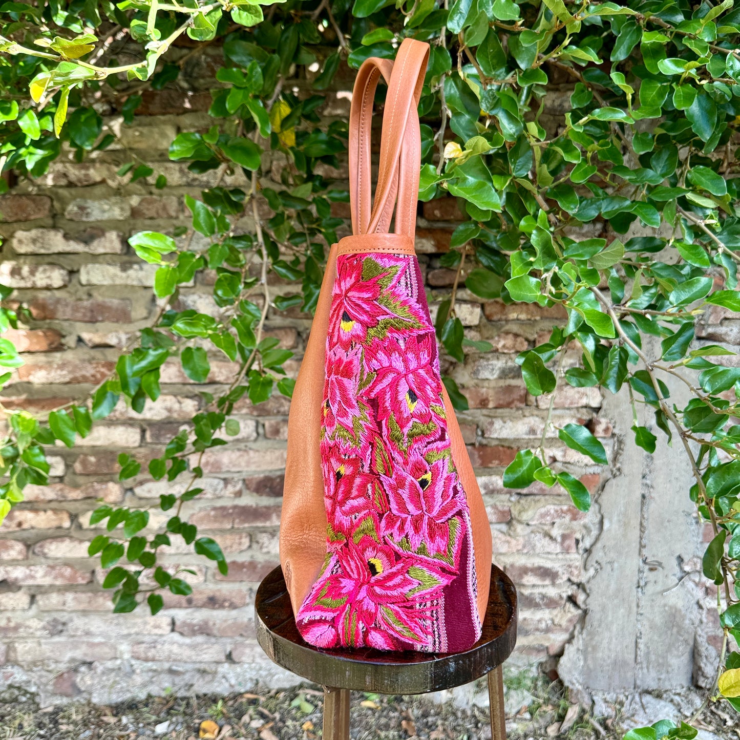 Tote Bag Lucy + Huipil en Cuero Caramelo 7