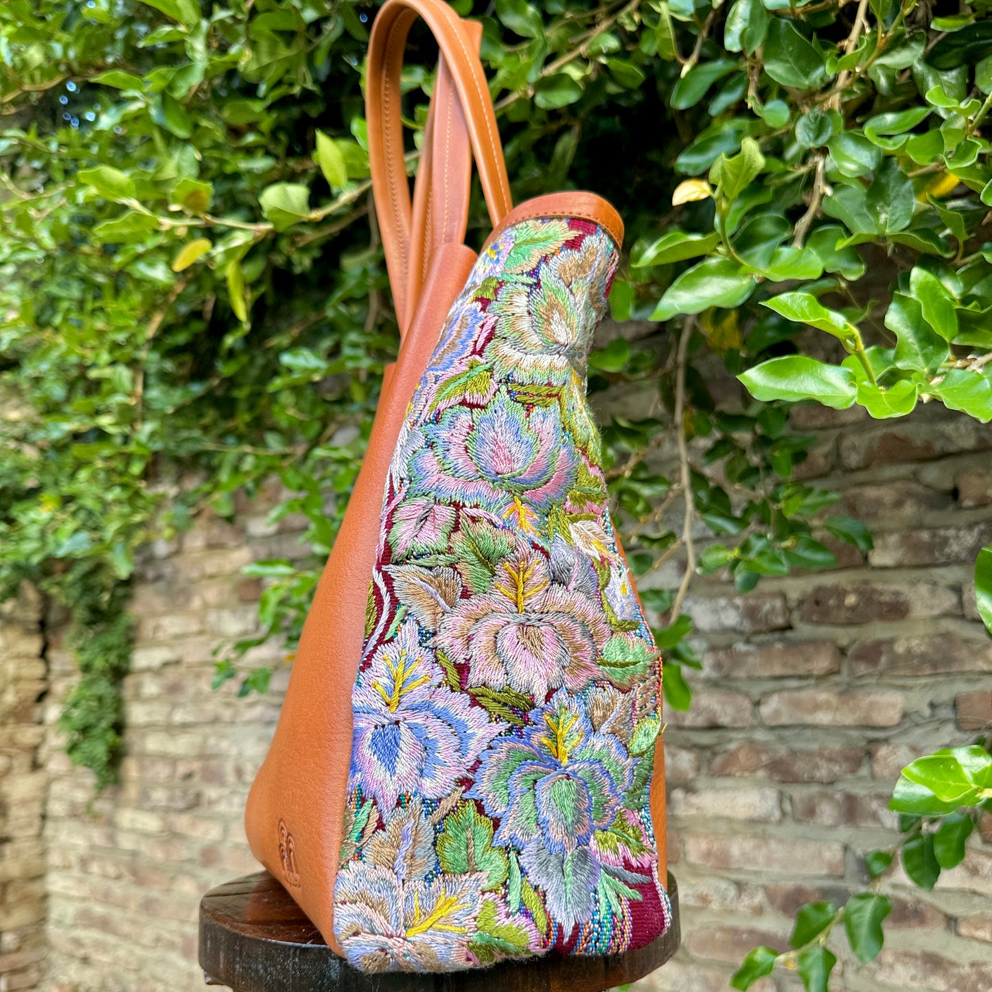 Tote Bag Lucy + Huipil en Cuero Caramelo 8