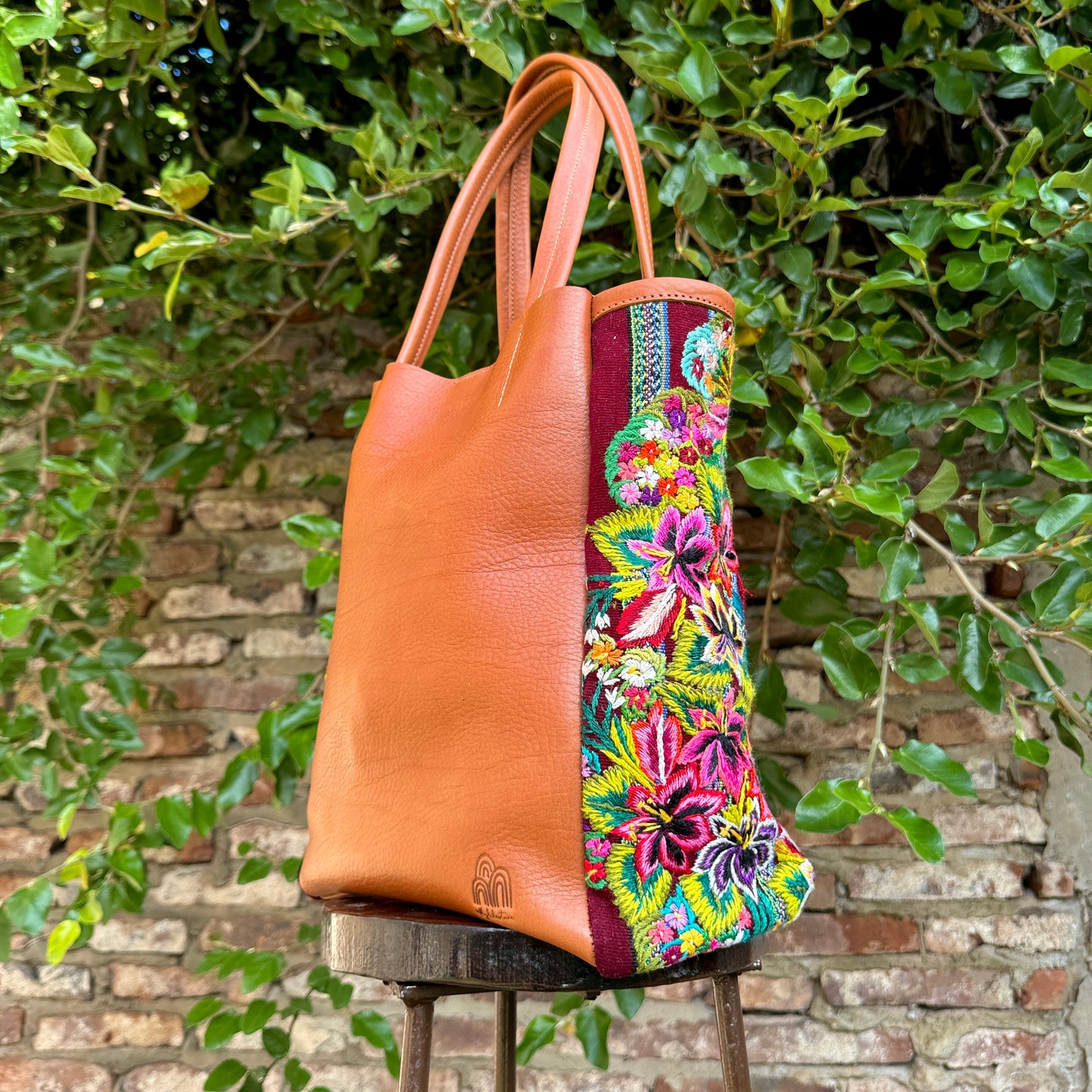 Tote Bag Lucy + Huipil en Cuero Caramelo 9