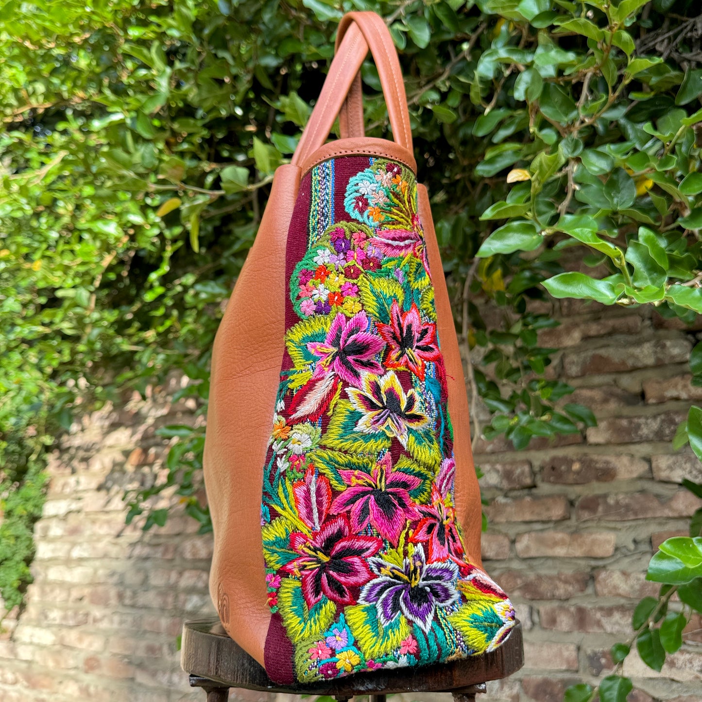 Tote Bag Lucy + Huipil en Cuero Caramelo 9