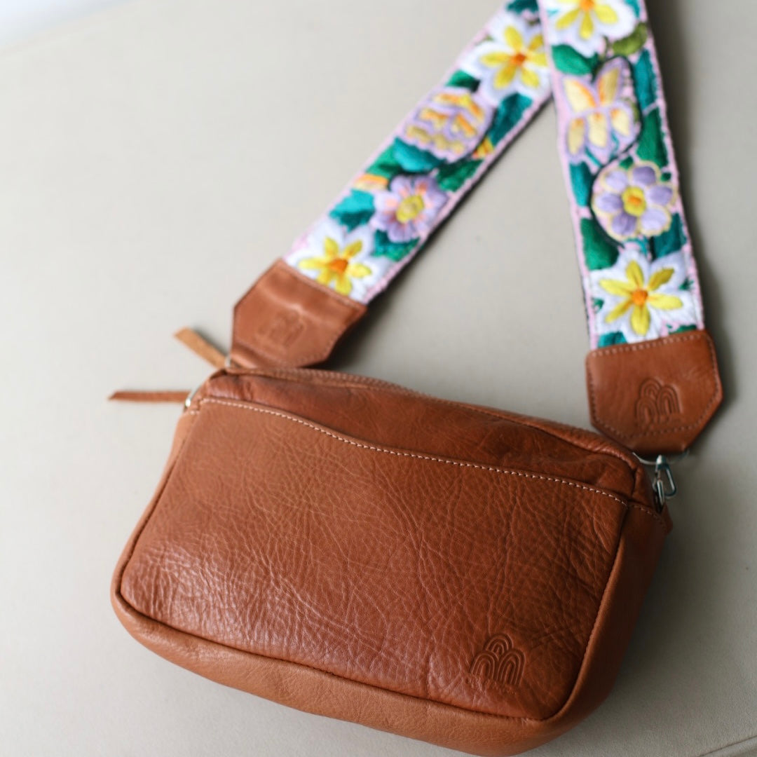 Travel Necessaire Aimé + Bali Long Strap in Caramel