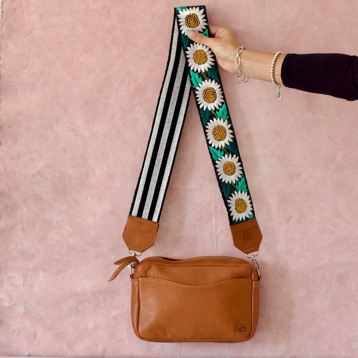 Travel Necessaire Aimé + Edinburgh Long Strap in Caramel