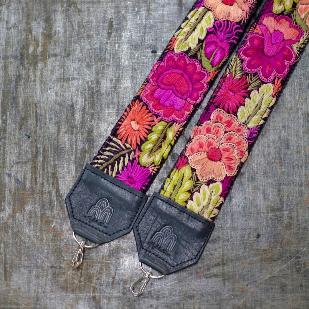 Phone Pouch Titi + Vintage Long Strap 1 in Black