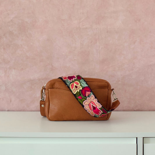 Travel Necessaire Aimé + Abu Dhabi Strap in Caramel
