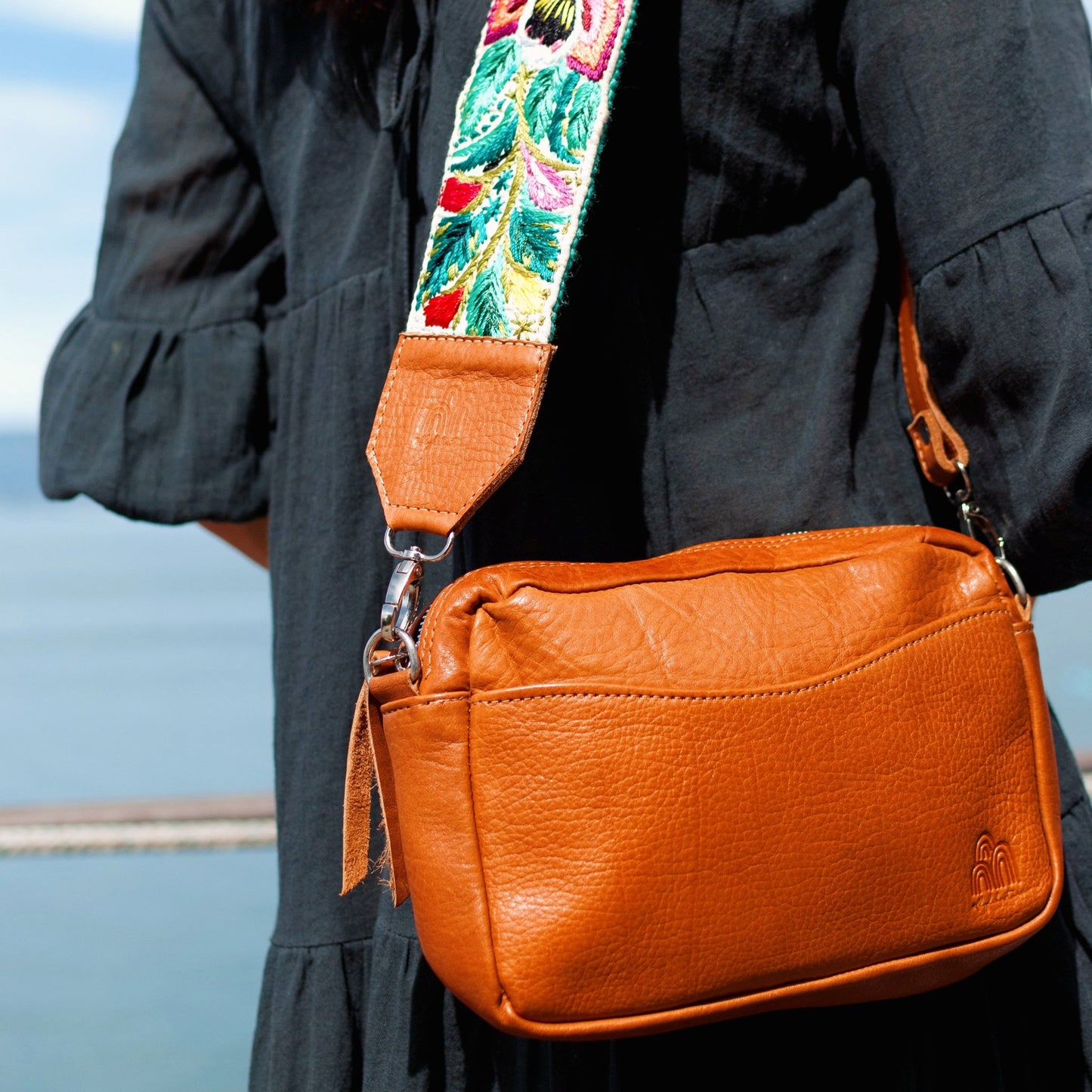 Travel Necessaire Aimé + Cangas de Onís Regular Strap in Caramel