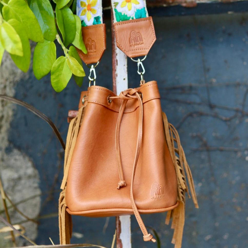 Bucket Bag Elsa in Caramel + Bali Long Strap