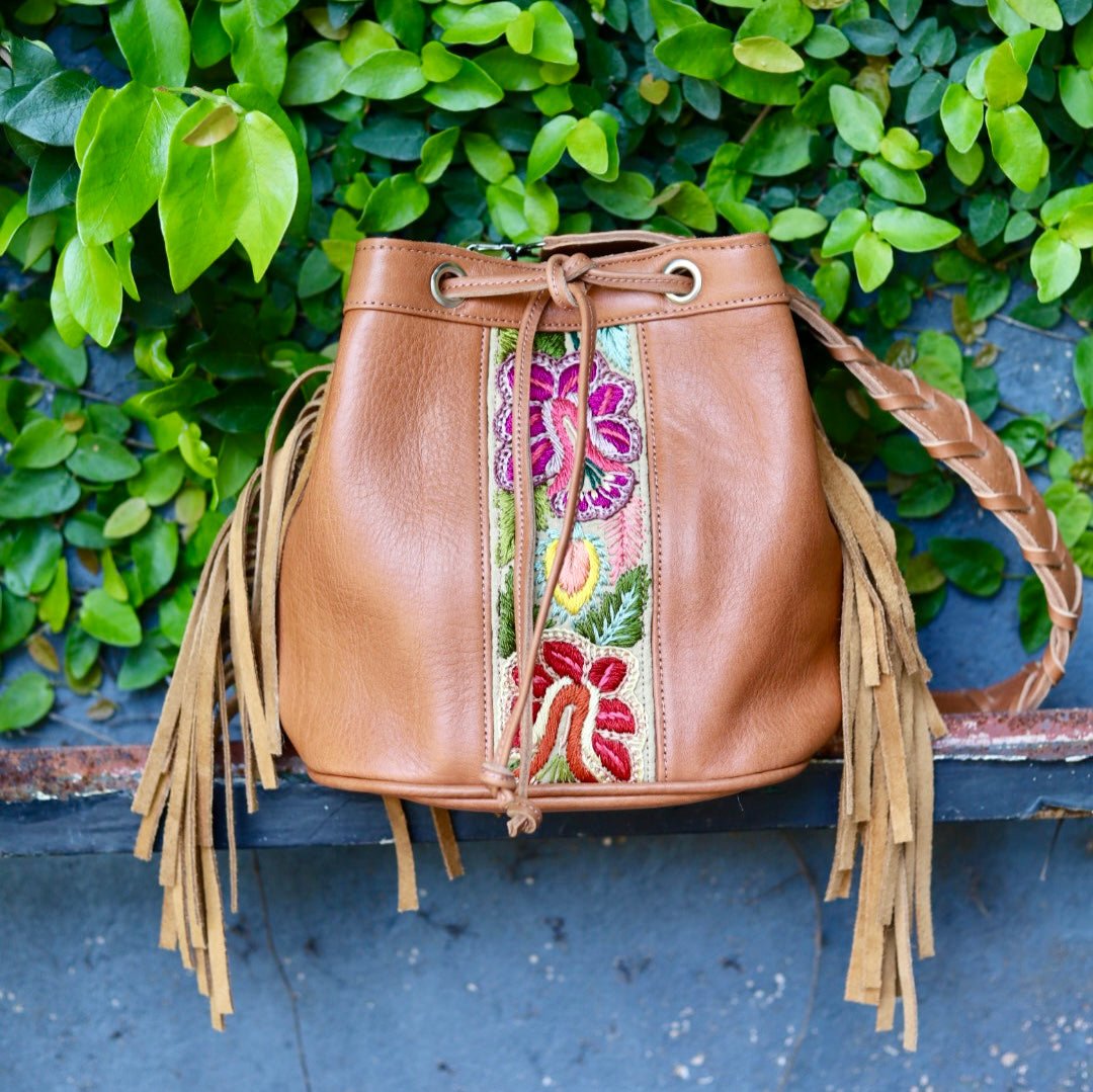 Bolso Elsa en Caramelo con Correa Granada