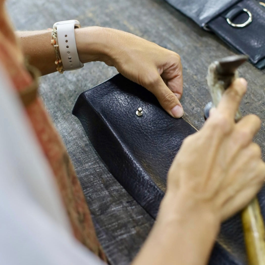 Phone Pouch Titi + Vintage Long Strap 1 in Black