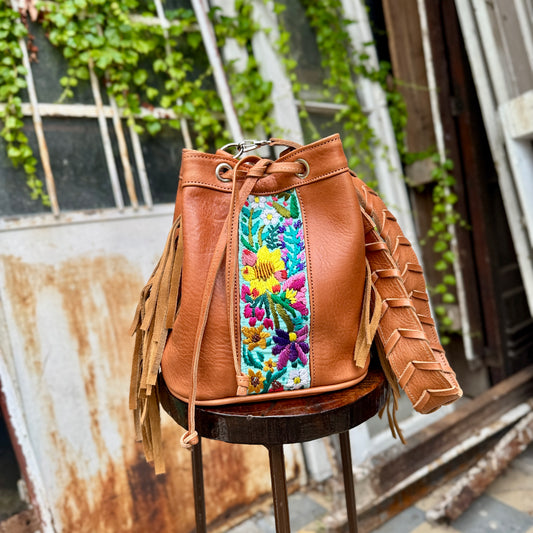 Bucket Bag Elsa in Caramel with Rio Strap