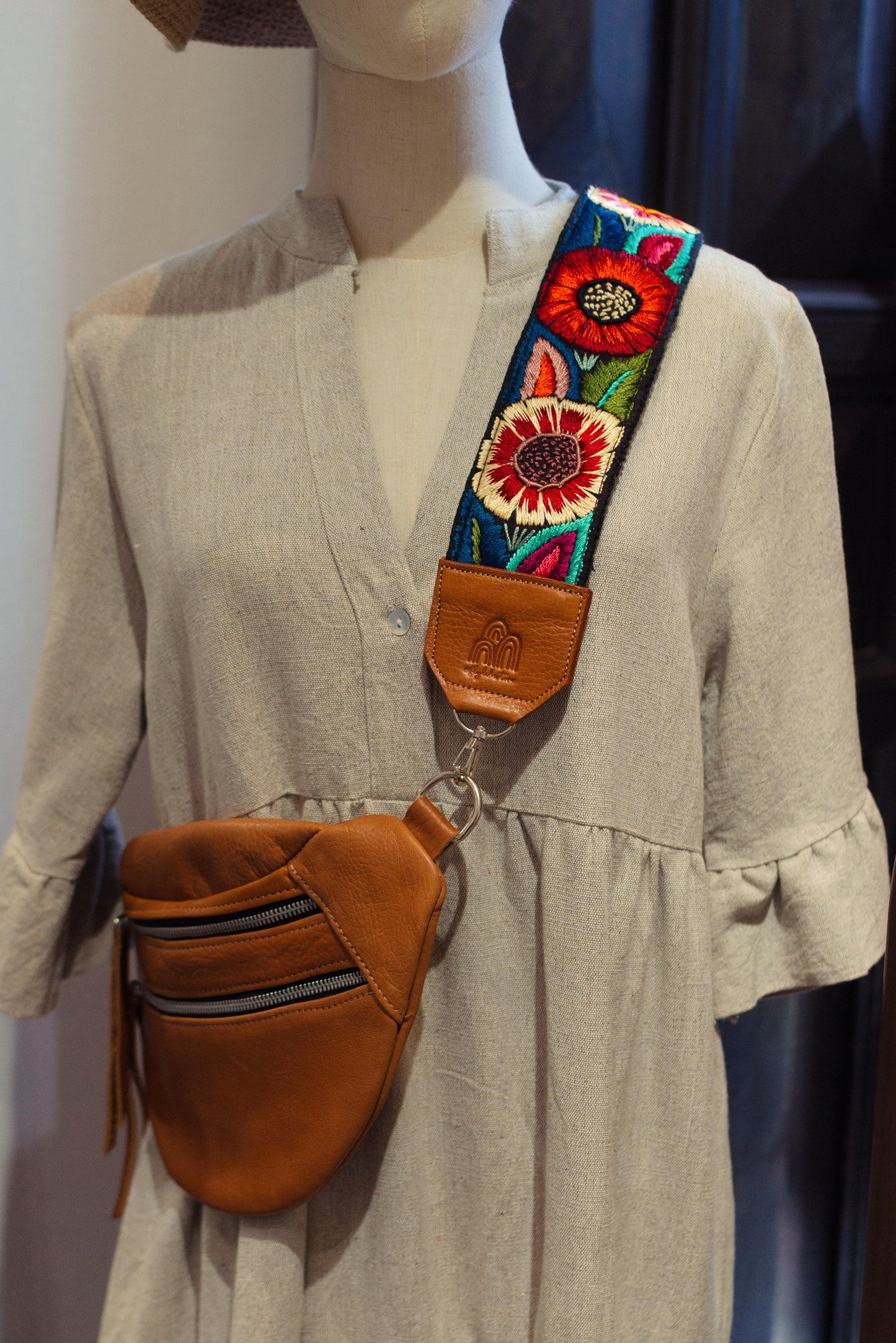 Riñonera Emma + Correa Corta Mostar en Caramelo