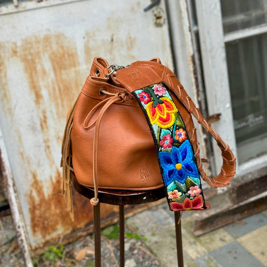 Bucket Bag Elsa in Caramel + Los Ángeles Regular Strap