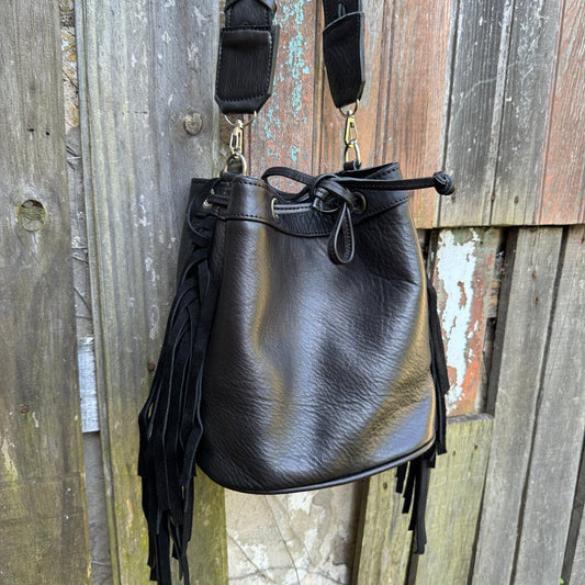 Bucket Bag Elsa in Black - ALL LEATHER