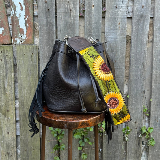 Bucket Bag Elsa in Black + Buenos Aires Regular Strap
