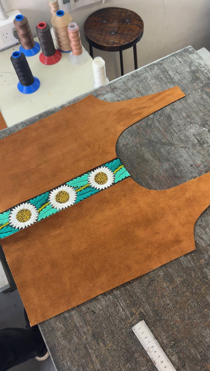 Suede Bag Calu + Edinburgh Strap in Caramel