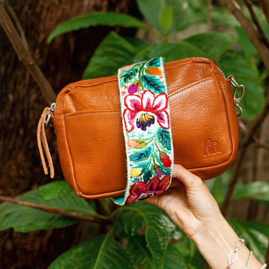 Travel Necessaire Aimé + Cangas de Onís Regular Strap in Caramel