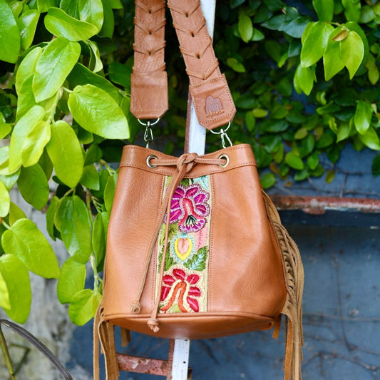 Bucket Bag Elsa in Caramel with Granada Strap