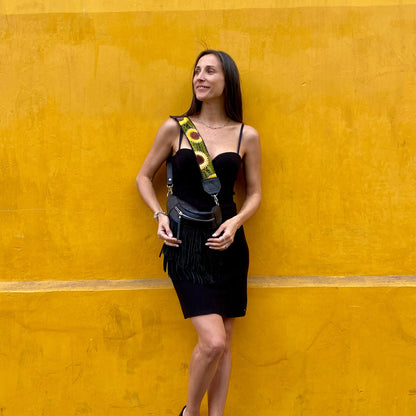 Riñonera Emma en Negro con flecos + Correa Corta Buenos Aires