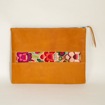 Praga Laptop Case in Caramelo