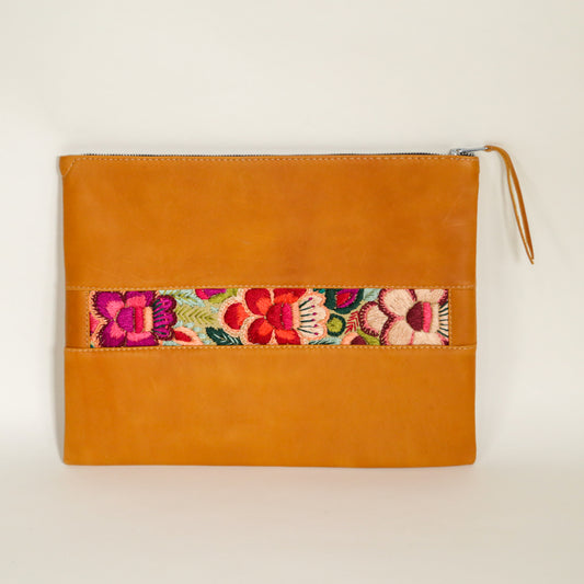 Praga Laptop Case in Caramelo